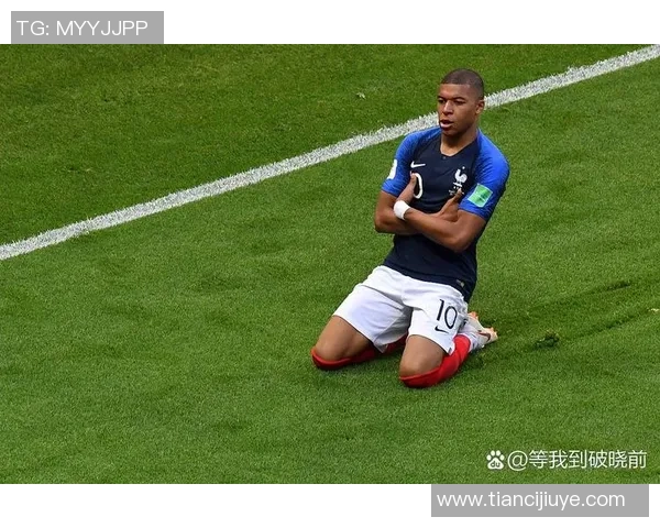 足球明星在绿茵场上的辉煌时刻与难忘瞬间回顾